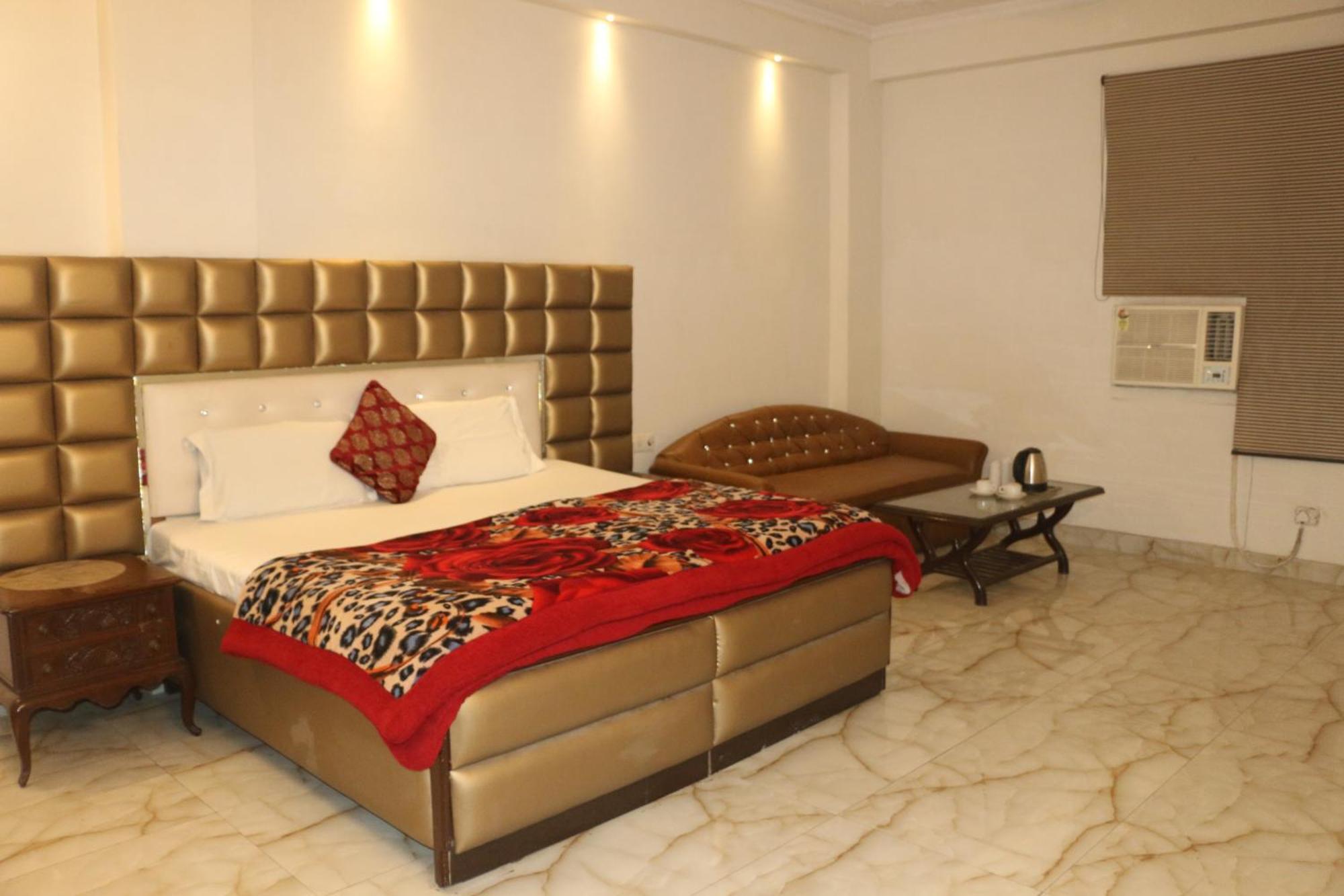Swisston Palace دلهي المظهر الخارجي الصورة